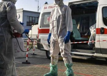 கனடாவில் கடந்த 24 மணிநேரத்தில் 4,200 பேர்  கொரோனாவால் பாதிப்பு